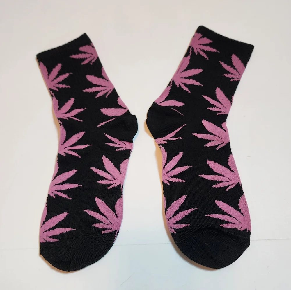 Women's novelty pot leaf crew socks set of four marijuana socks drug socks NWT